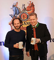 neuer Fastenprediger Maximilian "Maxi" Schafroth,  Paulaner Brauereichef Andy Steinfatt(©Foto. Martin Schmitz)
